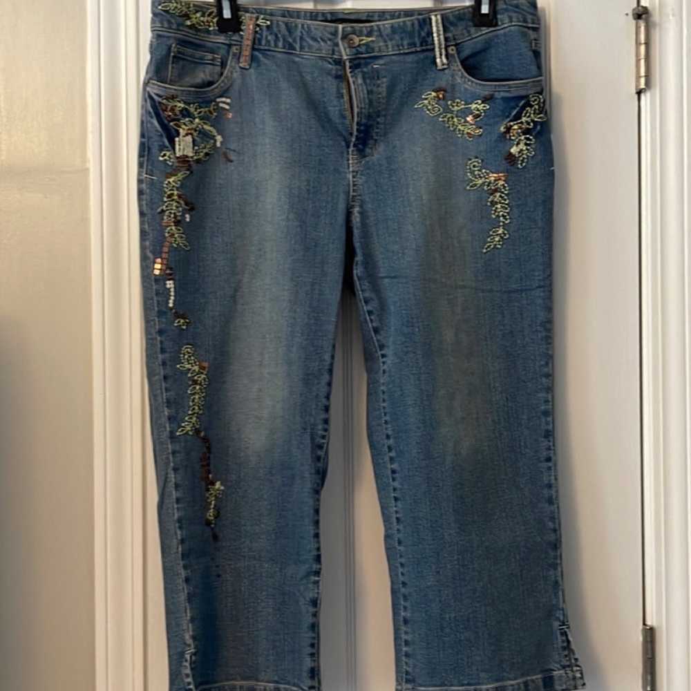 Jenni n jeans embroidered and sequins crop jeans. Size 14. No stretch